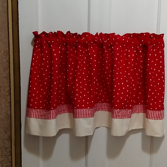 Cherry red and muslin handmade valances - Picture 3 of 4